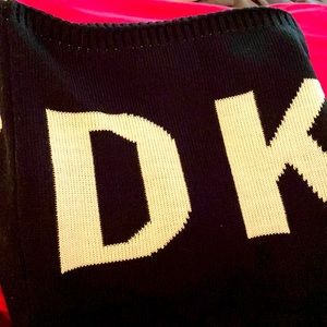 Great DKNY cowl scarf 🧣 🖤